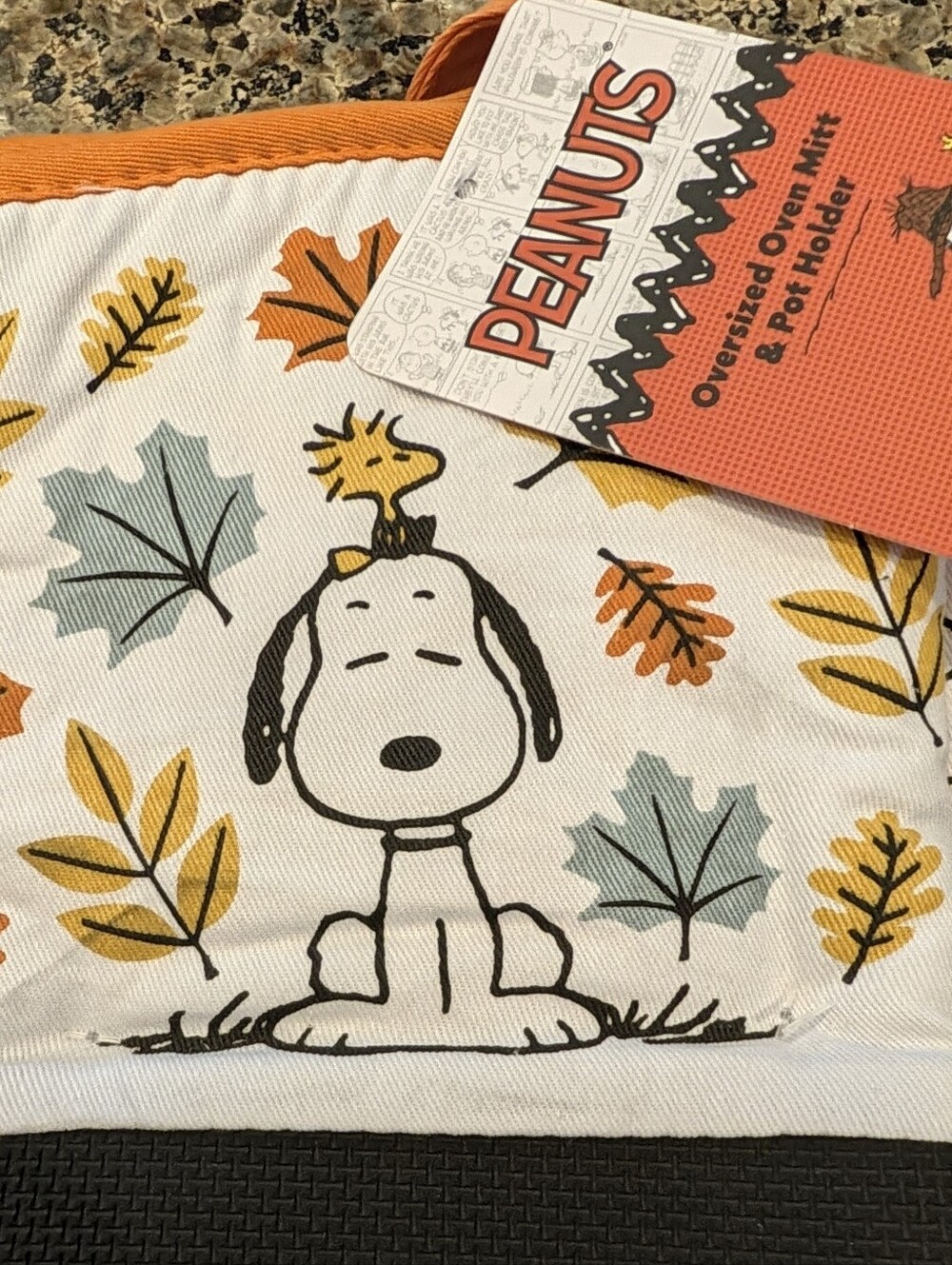 PEANUTS Oversized Oven Mitt Pot Holder Snoopy Woodstock Autumn Fall Foliage NEW